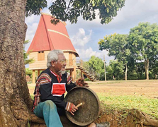 Già làng R'cơm Hmyơk: Người nặng lòng với cồng chiêng 