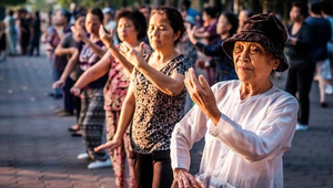 Người cao tuổi cần chăm sóc sức khỏe thế nào để tránh lây nhiễm Covid-19?