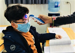 Học sinh trở lại trường sau thời gian nghỉ phòng Covid-19: Phụ huynh, nhà trường cần chuẩn bị gì?