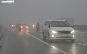 Đến 9h, sương mù vẫn đặc quánh bao trùm Hà Nội