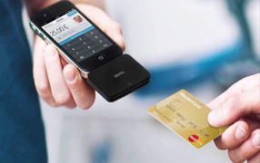 Miễn, giảm phí chuyển tiền nhanh ngân hàng