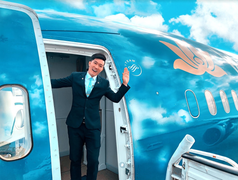 Chàng tiếp viên vượt định kiến để bảo vệ tình yêu