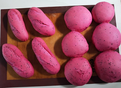 Tự làm bánh mì thanh long ở nhà, tại sao không?