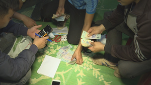 Bắt quả tang 19 con bạc đang đánh xóc đĩa ở Đắk Lắk