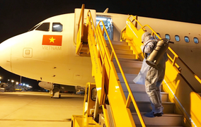 Cận cảnh tuyến đầu chống dịch Covid-19 ở Sân bay Đà Nẵng