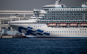 Nhân viên Bộ Y tế Nhật Bản nhiễm Covid-19 trên tàu Diamond Princess