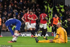 VAR cứu thua 2 lần, MU đánh bại Chelsea