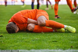 Cắn dương vật đối thủ, cầu thủ Pháp bị treo giò 5 năm 