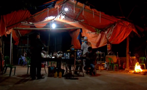 Video: Cán bộ, chiến sĩ trắng đêm làm nhiệm vụ tại tâm dịch Covid-19