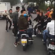 Phạt hơn 12 triệu đồng nhóm 'trẻ trâu' đầu trần đi xe máy lạng lách, chặn đầu xe tân binh