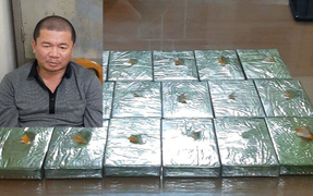 Bắt kẻ vận chuyển 17 bánh heroin trên tàu hỏa