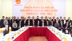 Tại sao ủy viên Hội đồng giáo sư nhà nước công khai lý lịch khoa học, còn lãnh đạo Hội đồng thì không?