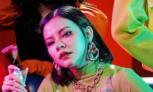 Kết hợp với nhà sản xuất âm nhạc tại Mỹ, TiA nhận phản hồi tích cực với ca khúc mới