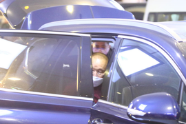 Video: HLV Park Hang Seo trở lại Việt Nam, đeo khẩu trang kiểm tra sức khỏe ở sân bay