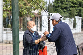 Không phải cách ly, HLV Park Hang Seo thoải mái bắt tay HLV Mai Đức Chung 