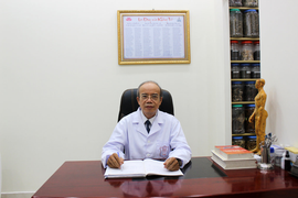 PGS.TS Nguyễn Văn Toại - người thầy thuốc đặt hết tâm huyết vào chữa bệnh cứu người