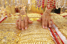 Giá vàng tăng ‘sốc’, vượt 49 triệu đồng/lượng