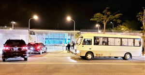 Ảnh: Nhóm du khách Hàn Quốc không chịu cách ly lên máy bay rời Đà Nẵng lúc nửa đêm