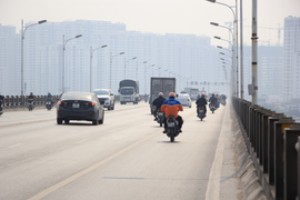 Rào một nửa cầu Vĩnh Tuy từ hôm nay để sửa chữa