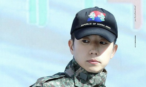 Ca sĩ Hàn Quốc được xuất ngũ sớm vì diễn biến phức tạp của dịch Covid-19