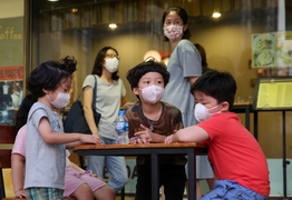 Sợ Covid-19, người Hàn Quốc ở Sài Gòn hủy kế hoạch về quê 