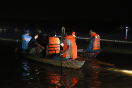 Hiện trường tìm kiếm 6 người chết và mất tích trong vụ lật thuyền ở Quảng Nam