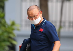 HLV Park Hang Seo đeo khẩu trang đến phòng họp, bày mưu đấu Malaysia