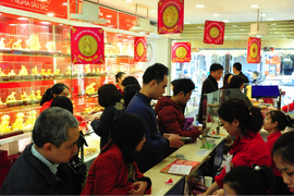 Giá vàng tiếp tục giảm mạnh