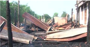 Lửa thiêu rụi xưởng gỗ ở Bình Phước, 1 người chết