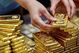 Giảm mạnh, giá vàng trong nước ngày càng xa 'đỉnh' 49 triệu đồng/lượng