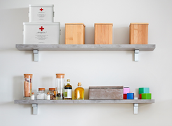 Soi tủ thuốc gia đình của các 'hot mom' giữa dịch Covid-19