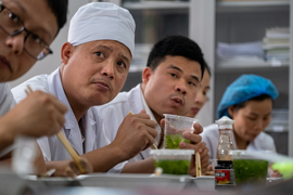 'Diệt xong virus corona bố sẽ về với con'