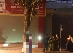 Người đàn ông treo cổ trên cây bên phố ở Kon Tum