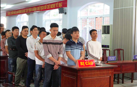 Hỗn chiến gây chết người sau khi đánh bạc, 34 người lĩnh án tù