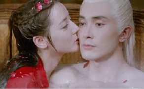 Địch Lệ Nhiệt Ba được khen khi đóng cảnh nóng trong 'Chẩm thượng thư'