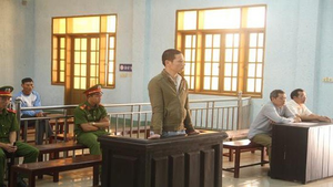 Gần 14 năm tù cho kẻ cố tình tông CSGT bị thương