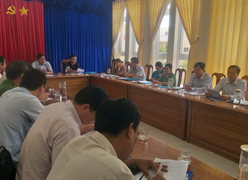 Để người về từ 'tâm dịch' Hàn Quốc trốn cách ly, 2 cán bộ ở Cà Mau bị đình chỉ công tác