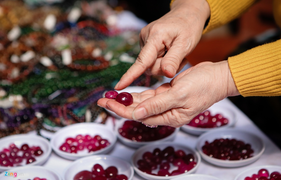 Chợ đá quý tiền tỷ trong hẻm nhỏ