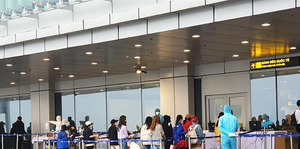 Cách ly y tế hơn 400 hành khách từ Hàn Quốc về sân bay Vân Đồn, Cát Bi