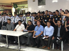 Bắt giữ con tin tại Philippines: Phụ trách an ninh xin lỗi kẻ bắt cóc, hứa từ chức