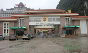 Hơn 1.000 xe nông sản chưa thể thông quan