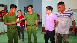 Bắt giam trung tá công an 'rởm' lừa tình, tiền nhiều cô gái ở Bình Phước 