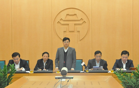 Nhiều sinh viên Hà Nội lo lắng khi đi xe buýt giữa mùa Covid-19