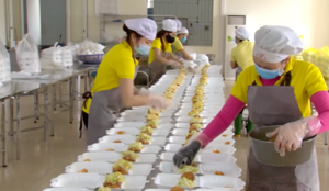 Người trở về từ vùng dịch Covid-19 sinh hoạt thế nào ở khu cách ly?