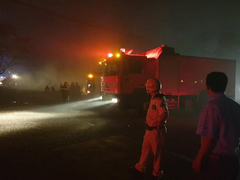 Xưởng sản xuất vật liệu ở khu công nghiệp Cát Lái bốc cháy