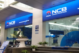 Người nhà sếp lớn ngân hàng 'vung' tiền gom mua cổ phiếu