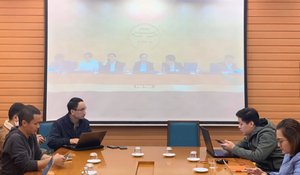 TRỰC TIẾP: Hà Nội họp khẩn trong đêm về dịch Covid-19