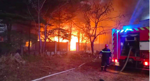 Cháy lớn ở Khu công nghiệp Cát Lái: Hàng trăm m2 kho chứa hàng bị cháy rụi