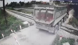 Khen thưởng nhân viên đường sắt ngăn chặn kịp thời vụ tai nạn thảm khốc