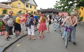 Hội An cách ly 33 du khách đi cùng chuyến bay với cô gái nhiễm Covid-19 